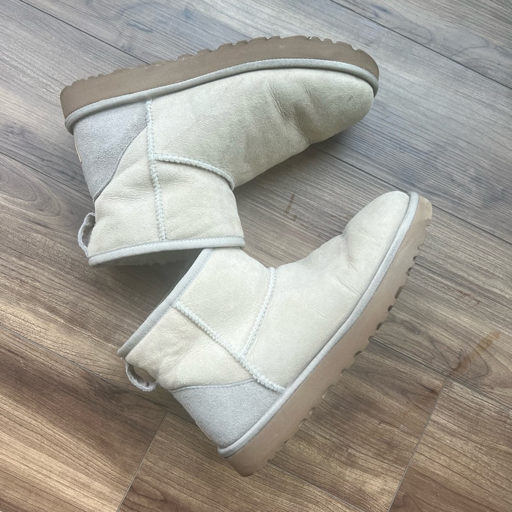 Ugg classic mini II size 9